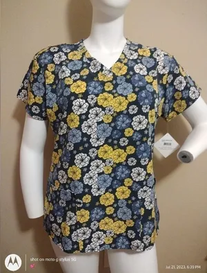 JDS Uniforms‎ Blue Floral Nurse Top thumbnail 1