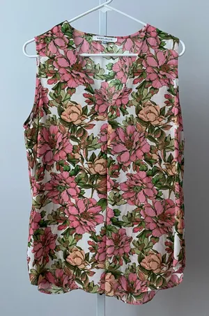 Rose + Olive Floral Boho Beachy Relaxed Dainty Sleeveless V-Neck Top Large Pink thumbnail 1