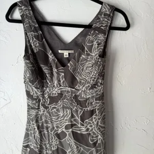 Banana Republic Y2k Silk Sleeveless V Neck Top Gray White Floral Print Size 2 XS thumbnail 2