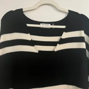 LNA Clothing Modal Blend Black &‎ White Striped V Neck Long Sleeve Sweater Sz Lg thumbnail 2