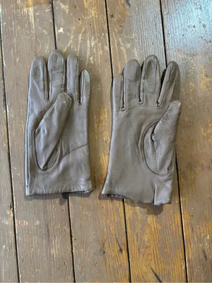 Worthington Classic Brown Leather Gloves with Buckle Detail thumbnail 3