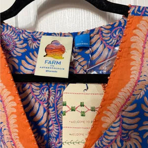 NWT Farm Rio Flutter-Sleeve V-Neck Top beaded with tropical‎ print large thumbnail 4