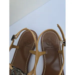 Tory Burch Miller Leather Tan Thong Sandals Silver Logo Medallion Women’s sz 7.5 thumbnail 3