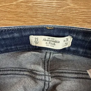 Abercrombie & Fitch Women's 2S Super Skinny Jeans Distressed Blue W26 L29 thumbnail 2