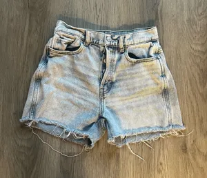 Pacsun High-Waisted Baggy Jean Shorts Size 25 thumbnail 1