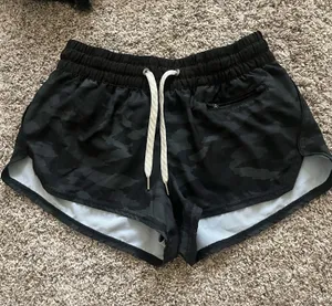 Vuori shorts thumbnail 1