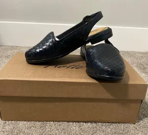 New Trotters Lea Navy Leather Slingback Flats Women’s Size 6 thumbnail 1
