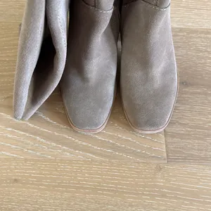 Dolce Vita Flynn Boots Truffle Suede Knee High Boots Size 5 in Brownish Gray thumbnail 6