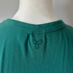 TNA by Aritzia Kelly Green Keyhole Fitted Cropped Top Size Medium thumbnail 7