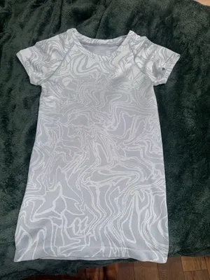 Lululemon Marble Mix Rhino Grey / White Swiftly Tech Short Sleeve Size 4 thumbnail 4