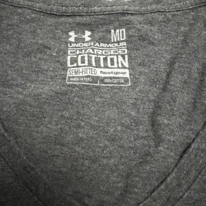 Under Armour T-shirt Tee Women's Size Medium WSU Washington Cougars Semi-Fitted‎ thumbnail 4