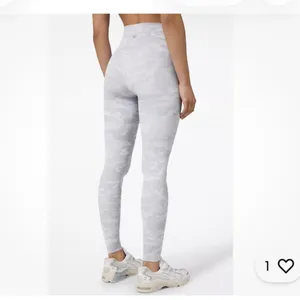 Lululemon Athletica Gray Patterned Leggings thumbnail 2