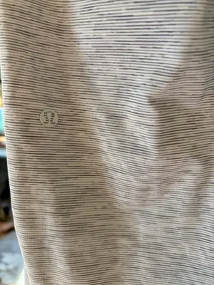 Lululemon On The Fly Pant Grey and White Drawstring size 4 Small thumbnail 4