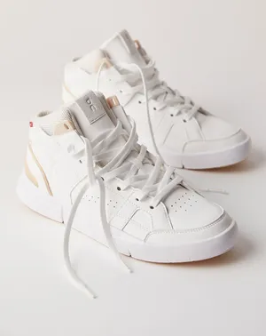 NWT Free People X On Cloud The Roger Clubhouse Mid Trainers in white. Size 8 thumbnail 1