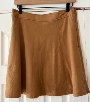 LOFT Tan Faux Suede Mini Skirt Size‎ 6 EUC thumbnail 1