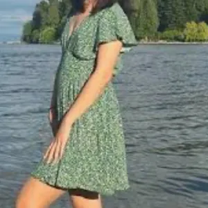 FREE PEOPLE Ditsy Floral Mini Dress‎ in Green size Medium 90s thumbnail 11