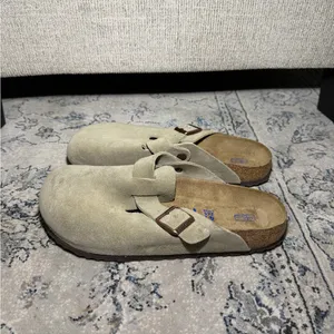 Birkenstock Boston Clogs in Taupe thumbnail 5