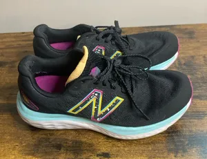 New Balance Sz 8 Womens Fresh Foam 680v7 - Black Pink Surf Light Blue Teal thumbnail 1