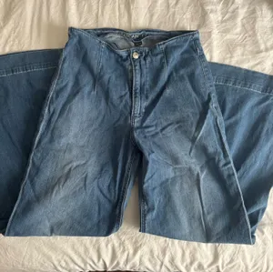 American Eagle Jeans thumbnail 1