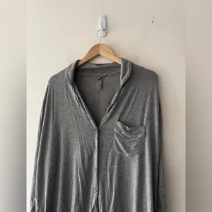 SKIMS Fits Everybody Super Soft Cozy Button Down Long Sleeve‎ Lounge Top thumbnail 2