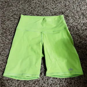 ALO Yoga Green Biker Shorts thumbnail 2