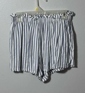 Hollister Women Elastic Waist Ultra High Rise Stripe Shorts White Size‎ S thumbnail 1