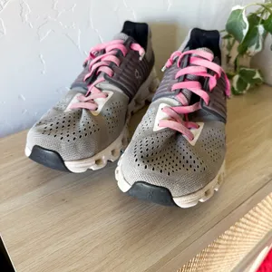 On Running | Cloudswift 3 Mesh Running Sneakers in Grey Pink size 8‎ thumbnail 3