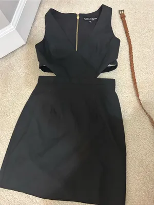 Black V thumbnail 2