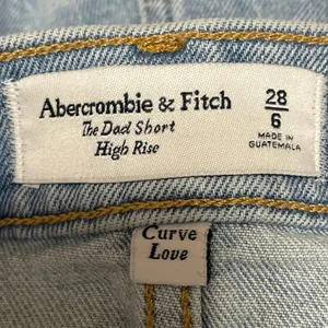 Abercrombie & Fitch The Dad Women's Blue Light Wash Cargo Denim Jean Shorts 28/6 thumbnail 4