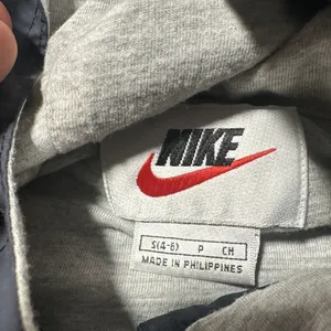 Vintage Nike Jacket Woman's SZ S Blue Windbreaker Rain Coat Y2K 90s Spellout thumbnail 3
