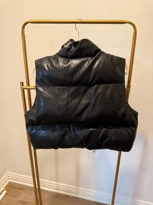 Cropped Black Puffer Vest from Dry Goods size M thumbnail 3