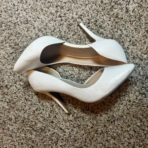 Juicy‎ Couture White Heels Stiletto Pointed Toe Pumps Shoes Size 9 thumbnail 3