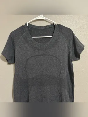 Lululemon Swiftly Tech Gray Crewneck Short Sleeve Athletic Shirt Women’s Size 12 thumbnail 4
