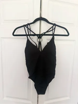 NWOT Seafolly Active Multi Rouleau One-Piece Black Criss Cross 8 Black Swimsuit thumbnail 4