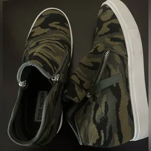 Steve Madden Green Camo High-Top Wedge Sneakers thumbnail 10