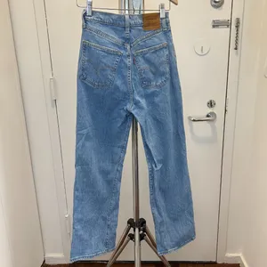 Levi's X Revolve Ribcage Straight Ankle Jeans in Jazz Time with Distressing thumbnail 9