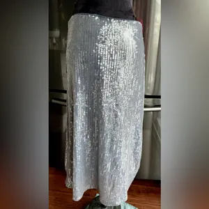 Donna Karan Dressy MIDI sequined skirt🔥 NWOT thumbnail 4