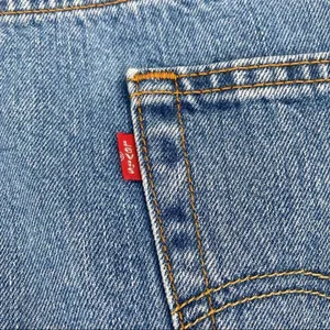 Levi's 550 Relaxed Fit‎ light wash classic jeans size 50 x 30 thumbnail 11