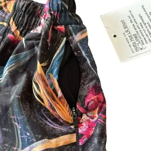 Lululemon Women’s 12 Hotty Hot Low-Rise Lined Shorts 4” Black‎ Veiled Floral New thumbnail 8
