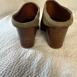 NWOB Size 36 Size 6.5 USA Natalia Blanco Olive Green Suede Stocked Heel Mule thumbnail 4
