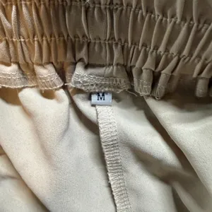 Wide Leg Paperbag Waist Pants Size Medium‎ Tan Beige Flowy Drawstring Trousers thumbnail 4