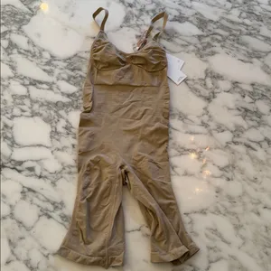 NWT Quince Mid-Thigh Sculpting Bodysuit – Clay Tan, Size M Sold Out Online thumbnail 6