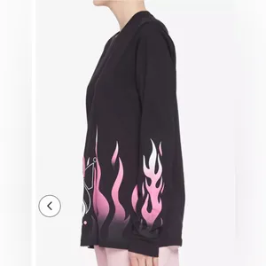 Hot Topic Sanrio Kuromi Pink flames T- shirt SZ M thumbnail 9