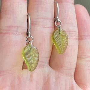 Handmade fairy forest vintage retro aesthetic style simple Czech glass leaf dangle earrings🍃💚 thumbnail 7