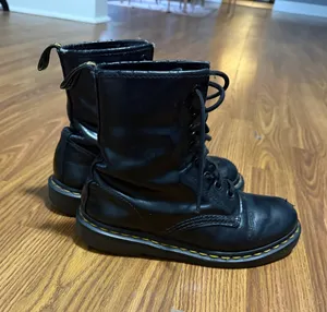 Dr. Martens Jarden Black Pisa Leather Boot Women’s Size 6. thumbnail 1