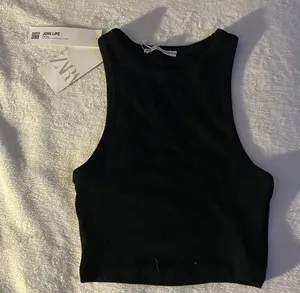 NWT ZARA‎ BASIC Black CROP TANK thumbnail 1