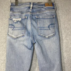 American Eagle Skinny Jeans Womens Sz 2 Light Wash Ripped Distressed EUC Stretch thumbnail 5