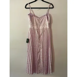 NWT Lulus Lavender Purple Satin Pleated Floral Midi Dress Women's size Medium thumbnail 6