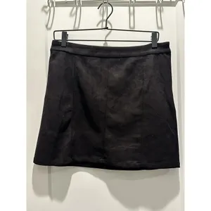 Share Sanctuary Penny Lane Faux Suede Mini Skirt Women’s Large Black A-Line thumbnail 2