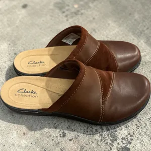 Clarks Collection Women’s Brown Leather Slip-On Clogs thumbnail 3